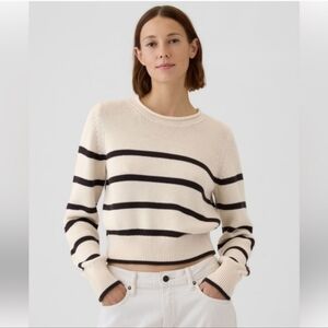 GAP Women's Cream and Black Striped Sweater
